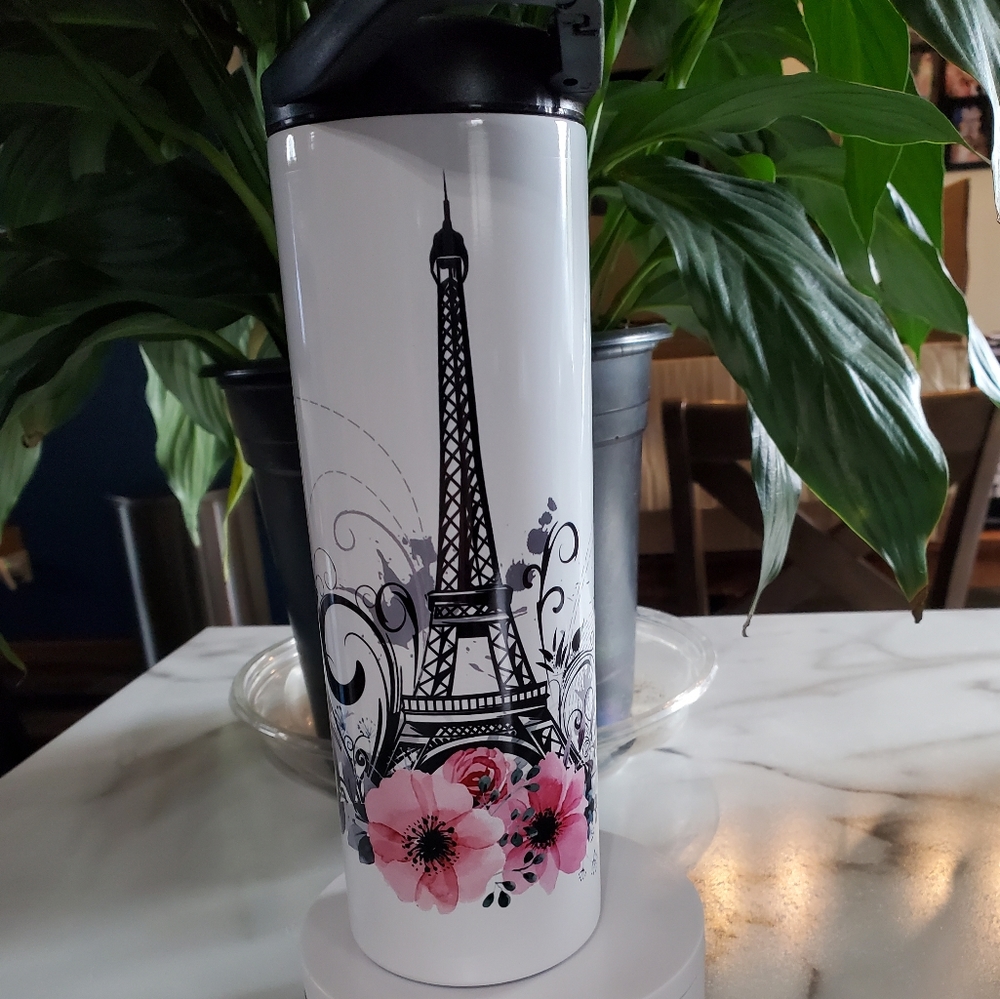 Paris Eiffel Tower 20oz Tumbler with duo lids 🎉sale